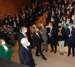 Su Majestad el Rey junto a los Presidentes de la República Italiana y la República Portuguesa a su entrada en el Auditorio Edgar Neville