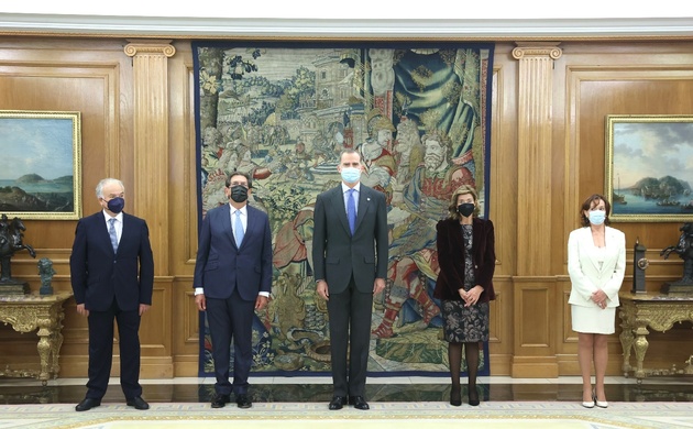 Su Mejestad el Rey junto a los nuevos magistrados del Tribunal Constitucional, Enrique Arnaldo Alcubilla, Concepción Espejel Jorquera, Inmaculada Mont