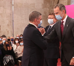 Su Majestad el Rey entrega al fundador de Congelados de Navarra, Benito Jiménez el premio Rei Jaume I en su categoría Emprendedor