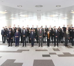 Su Majestad el Rey junto a los participantes en el Plenario de la European Round Table For Industry