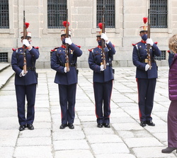 Su Majestad la Reina Doña Sofía recibe honores a su llegada al Monasterio de San Lorenzo de El Escorial 