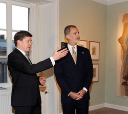 Su Majestad el Rey con el presidente del Parlamento de Suecia, Andreas Norlén durante su visita al Parlamento de Suecia