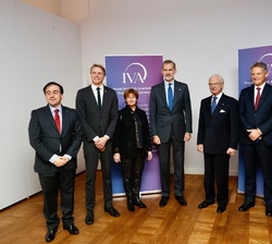 El Rey de España y el Rey de Suecia junto a las autoridades en a Real Academia Sueca de Ciencias de la Ingeniería