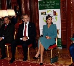 Los Reyes durante la entrega del primer premio "ACES Margarita Salas"