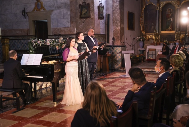 Los artistas en un momento de la interpretación de una de las piezas del programa del concierto