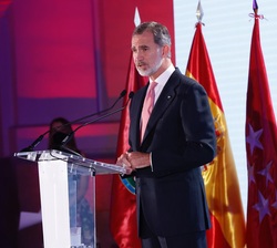 Don Felipe ante las autoridades presentes, ministros de Turismo y sus  delegaciones en la XXIV reunión de la Asamblea General de la Organización Mundi