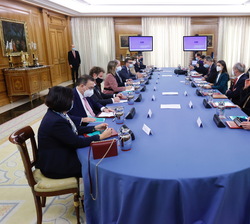 Vista general de la reunión de la comisión delegada de la FPdGi con Sus Majestades los Reyes