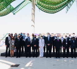Fotografía de grupo en el Centro de Convenciones Puerta de Oro