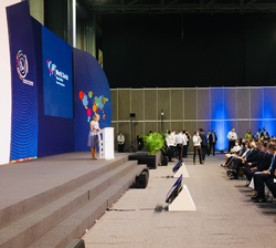 Un momento de la ceremonia de entrega del World Peace & Liberty Award