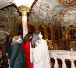 Doña Letizia visitó las Capillas del Cristo Yacente y la de la Virgen de Guadalupe