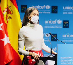 Su Majestad la Reina dirige unas palabras a los asistentes al acto con motivo del 75 aniversario de UNICEF