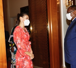 Su Majestad la Reina recibe el saludo de Su Excelencia el presidente de la República de Senegal, Macky Sall