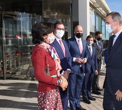 Su Majestad el Rey a su llegada a la sede de Santander España