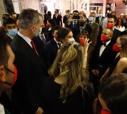 Don Felipe y Doña Letizia con los galardonados