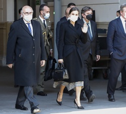 Su Majestad la Reina a la salida de la reunión anual de directores de Centros del Instituto Cervantes