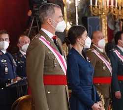 Los Reyes en el Salón del Trono durante la intervención de la ministra de Defensa, Margarita Robles Fernández