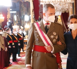 Los Reyes tras finalizar el acto solemne de la Pascua Militar