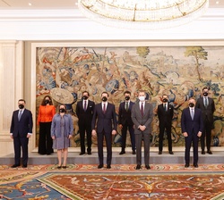El Rey junto a los integrantes de la representación del Comité Ejecutivo de la Asociación Española de Centros y Parques Comerciales asistentes a la au