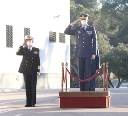 El Rey recibe Honores de Ordenanza tras su llegada al CIFAS