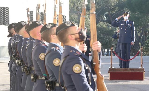 El Rey durante los Honores ede Ordenanza