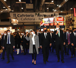 Don Felipe y Doña Letizia inician su recorrido por FITUR