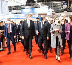 Don Felipe y Doña Letizia durante su visita a FITUR