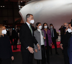 Don Felipe y Doña Letizia visitan el stand de MARRUECOS en el pabellón 6