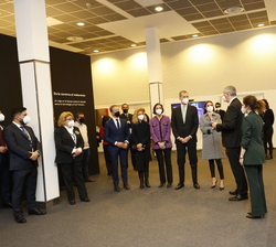 Sus Majestades los Reyes asisten a la presentación del proyecto HELIXA (proyecto de realidad virtual aplicada a Ferias y Congresos) en la SALA GOYA