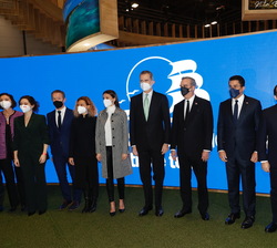 Sus Majestades los Reyes visitan el stand del país invitado en esta edición, REPÚBLICA DOMINICANA