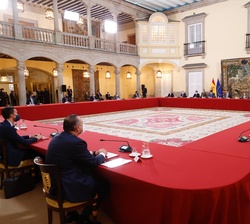 Vista general del Salón Azul durante la celebración de la reunión