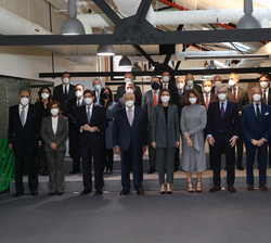 Doña Letizia junto a las autoridades y miembros del Patronato de la Fundación de Ayuda contra la Drogadicción (FAD)