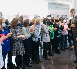 Don Felipe recibe el saludo de los trabajadores de la Ciudad de la Justicia de Albacete