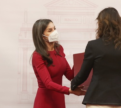 Su Majestad la Reina entrega el Premio “Luis Carandell” de periodismo en la categoría Territorialidad a Silvia Mascareño