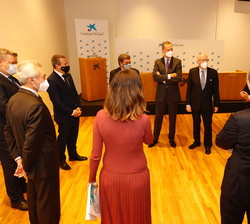 Su Majestad el Rey durante el encuentro con los miembros de la Fundación CODESPA y responsables de las empresas integrantes del Observatorio Empresari