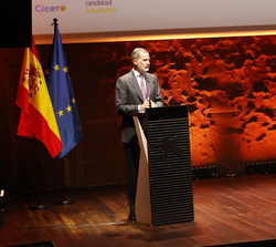 Su Majestad el Rey durante su intervención en la entrega de los Premios CODESPA