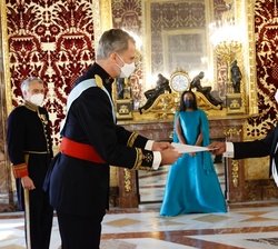 Su Majestad el Rey recibe la Carta Credencial de manos del embajador de la República de Trinidad y Tobago, Colin Michael Connelly