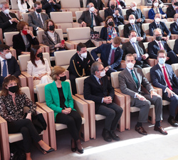 Su Majestad el Rey en el auditorio del Campus IESE donde tiene lugar la ceremonia
