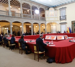 Don Felipe junto a los demás participantes a la reunión del Patronato de la Fundación Foro de Marcas Renombradas Españolas