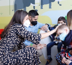 Su Majestad la Reina da su apoyo y se informa sobre la situación que viven las familias con pacientes que acuden a tratamiento de Protonterapia