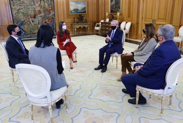 Audiencia de la Reina a una representación del Comité Editorial del Diario 65Ymas.com