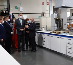 Don Felipe durante la visita al ITENE