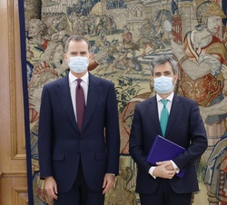 Su Majestad el Rey junto al presidente del Tribunal Supremo y del Consejo General del Poder Judicial, Carlos Lesmes
