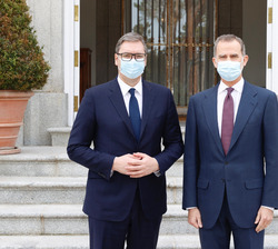 Su Majestad el Rey junto al Presidente de la República de Serbia, Aleksandar Vučić