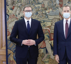 Su Majestad el Rey junto al Presidente de la República de Serbia, Aleksandar Vučić