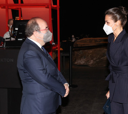 Su Majestad la Reina recibe el saludo del ministro de Cultura y Deporte, Miquel Iceta