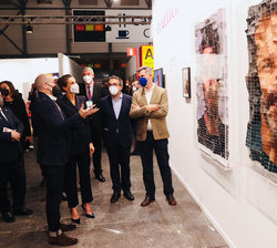 Doña Letizia durante su recorrido por las galerías de arte