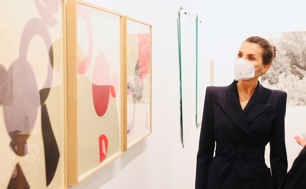 Doña Letizia durante su recorrido por las galerías de arte