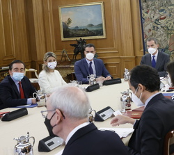 Su Majestad el Rey durante la reunión del Consejo de Seguridad Nacional