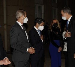 Su Majestad el Rey recibido a su llegada por el presidente del Consejo de Administración de GSMA y presidente de Telefónica, José María Álvarez-Pallet