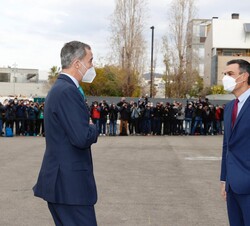 Su Majestad el Rey recibe el saludo del presidente del Gobierno, Pedro Sánchez